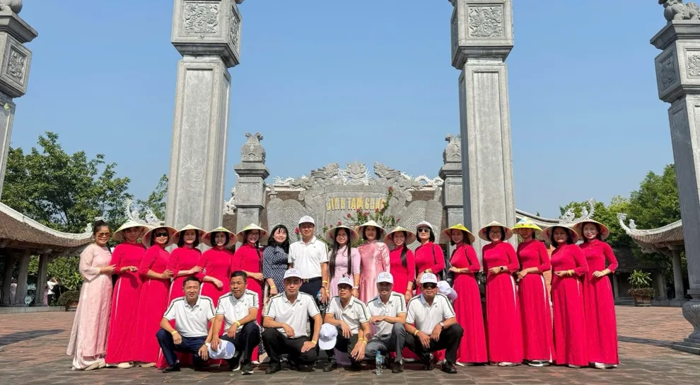 CÔNG ĐOÀN BỘ PHẬN CHI NHÁNH XÍ NGHIỆP THỦY LỢI ĐÔNG ANH | RỘN RÀNG SẮC ÁO DÀI – ẤM ÁP NGHĨA TÌNH NHÂN NGÀY PHỤ NỮ VIỆT NAM 20/10